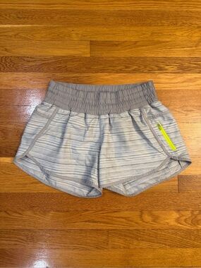 Lululemon Tracker Short II *2-way Stretch Wee Are From Space Silver Spoon SZ 10